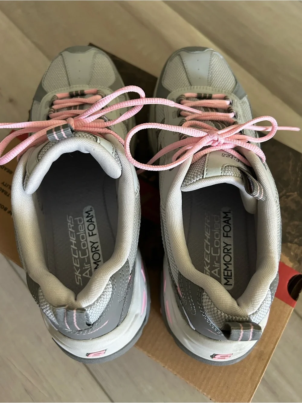 Skechers D’Lites Women's Light Gray Good Year Athletic Sneakers with Pink Accent
